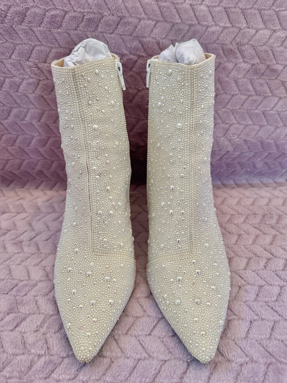 Betsey Johnson Cady Pearl Rhinestone Women’s Booties Ivory Size 11 - Picture 2 of 10